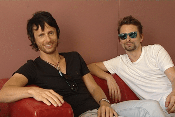 Muse juste avant d'entrer sur scène au Main Square Festival (Dom Howard et Matt Bellamy)