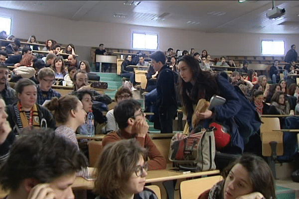 Mobilisation contre la Loi Travail : AG des étudiants de la Faculté des Lettres à Limoges, lundi 7 mars 2016