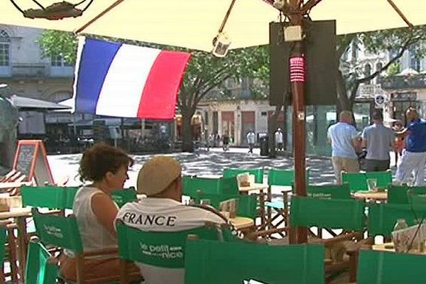 Montpellier - les fans squattent les terrasses depuis 10h pour avoir une place ce soir - 10 juillet 2016.