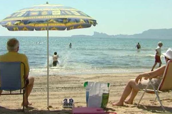 Une plage à Saint-Cyr-sur-Mer dans le Var