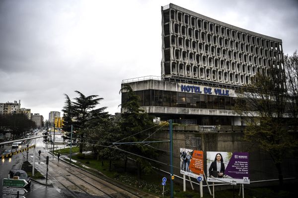 Le Premier adjoint au maire de Bobigny a été menacé par "trois individus masqués" le samedi 28 mai 2022. Une plainte a été déposée au commissariat.