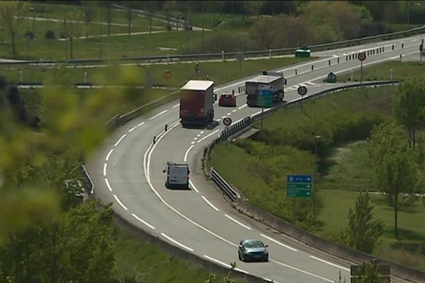 8 km durant lesquels le camion le plus lent règle le flux