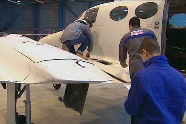 Ces élèves en BTS aéronautique au Lycée Roger Claustres à Clermont-Ferrand mettent toutes les chances de leur côté pour trouver un emploi une fois leur diplôme en poche.