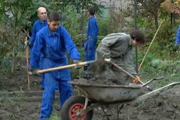 Des jeunes durs à la peine