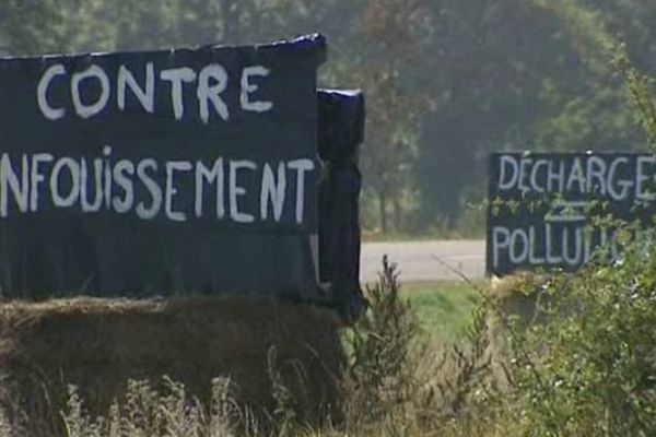 Le projet de centre d'enfouissement des déchets de Cayres en Haute-Loire vient d'être abandonné après 4 ans de mobilisation des habitants.