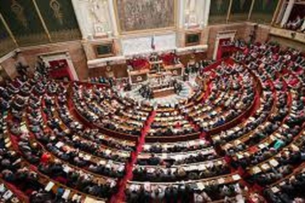 Les deux motions de censure pour renverser le Gouvernement et annuler la réforme des retraites ont été rejetées par l' Assemblée nationale