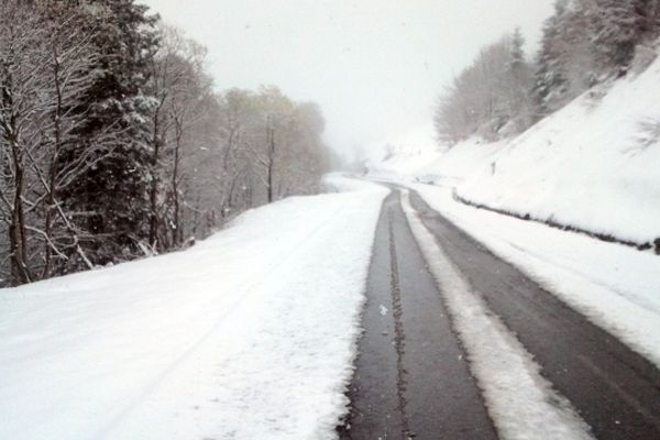 De la neige fraîche sur la route de Piau-Engaly