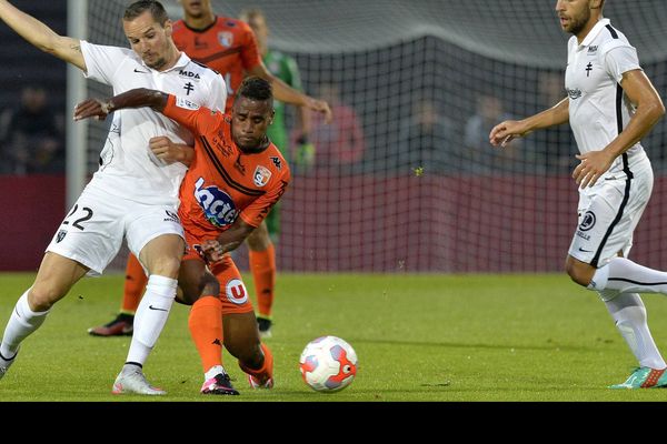 Ligue 2, le 11 septembre 2015, 6ème journée, match Laval-Metz, 0-1 Kevin Lejeune et César Zéoula