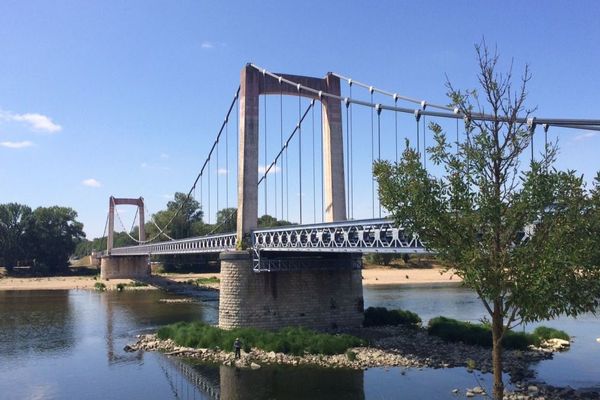 Le pont de Cosne-sur-Loire dans la Nièvre