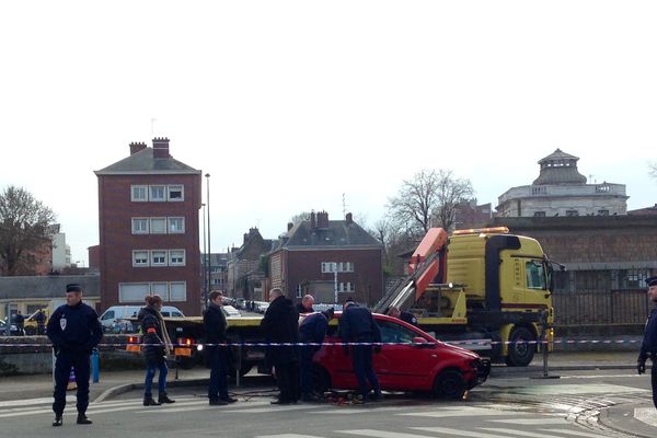 L'extraction de la voiture a eu lieu jeudi après-midi, après une semaine de recherche