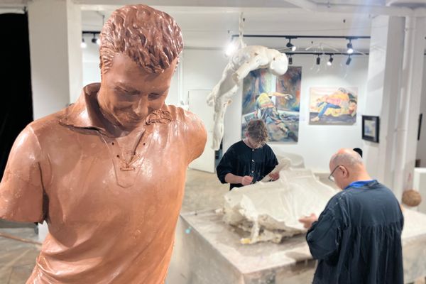 Cette statue a été modelée en argile par le sculpteur Juan Carlos Carrillo et son apprenti Mathias Galichet.