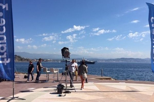 Le tournage de l'émission ECM à Théoule-sur-Mer.