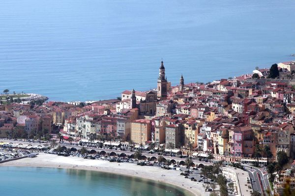 Pour la chambre régionale des comptes, la ville de Menton est trop endettée et a embauché trop d'agents municipaux.