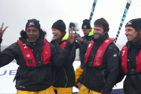 Les quatre équipiers qui monteront à bord avec Armel Le Cléac'h pour porter la flamme olympique de Brest aux Antilles