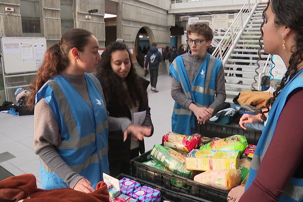 Le lycée Marie Curie d'Échirolles a organisé une grande collecte pour venir en aide aux jeunes en grande précarité.