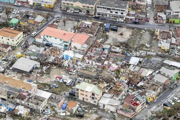 Une vue aérienne de Saint martin après le passage d'Irma, ce 7 septembre