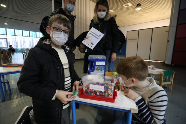 Covid-19, un accueil adapté pour la vaccination des enfants de 5 à 11 ans à risque de forme grave, va être mis en place dans 24 centres de vaccination des Pays de la Loire