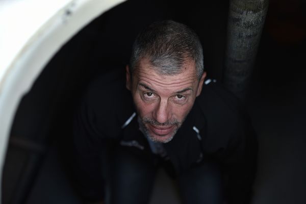 Terre en vue pour Sébastien Destremau, le dernier skipper du Vendée Globe encore en mer