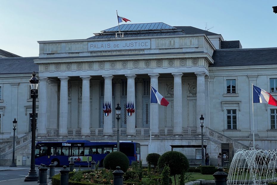 o presidente da Tours Métropole, Frédéric Augis, admite em tribunal ter cedido a “uma carga emocional”