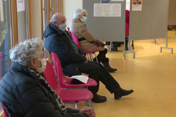 Faute de vaccins, le centre de vaccination de Maîche dans le Haut-Doubs doit annuler des centaines de rendez-vous de vaccination covid-19.