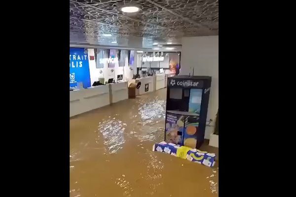 Centre commercial Carrefour à Givors, le 17 octobre 2024.