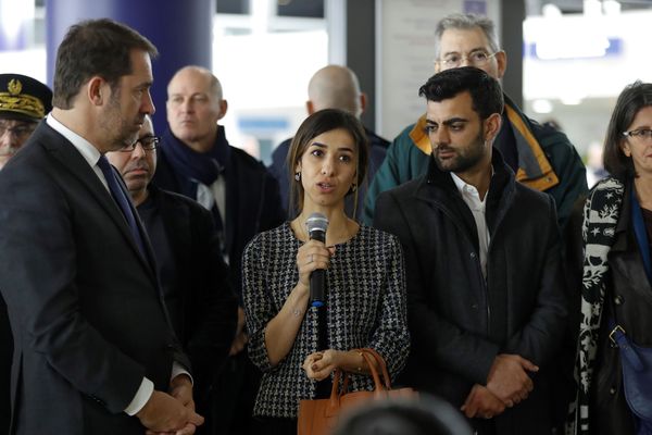 Nadia Murad, prix Nobel de la paix 2018, à l'accueil de 16 familles Yézidies en décembre 2018