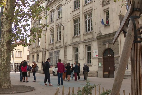 Des professeurs menacés de mort par des élèves au collège Raoul Dufy de Lyon