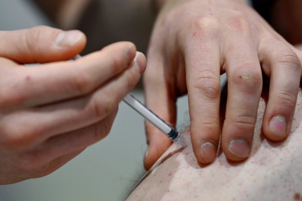 Les infirmiers du CHU de Clermont-Ferrand ne sont pas autorisés à aller prêter main-forte au vaccinodrome en raison du plan blanc.