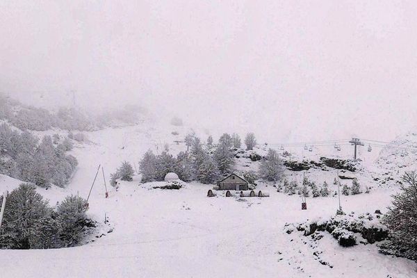 Le "Happy Place" de Gourette couvert de neige ce dimanche.