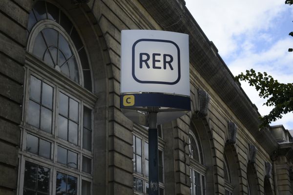 "Des suppressions et adaptations importantes du plan de transport restent (...) à prévoir" ce mardi suite à la panne survenue lundi soir sur le RER C (illustration).