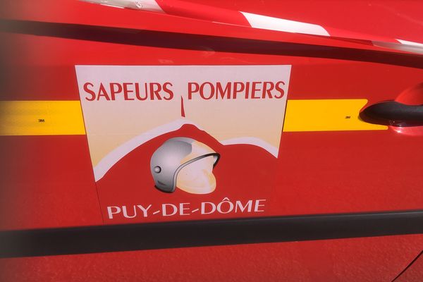 Un feu s'est déclenché dimanche 14 août à Escoutoux près de Thiers dans le Puy-de-Dôme. 47 pompiers étaient sur place.