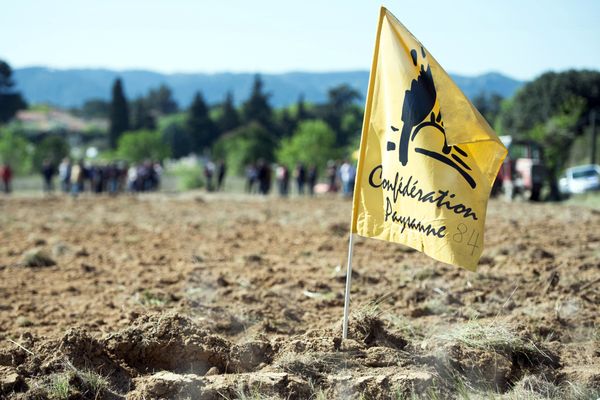 La Confédération paysanne du Vaucluse vent debout contre le dispositif d’accompagnement rénové des bénéficiaires du RSA, critiqué par les allocataires issus du monde agricole.