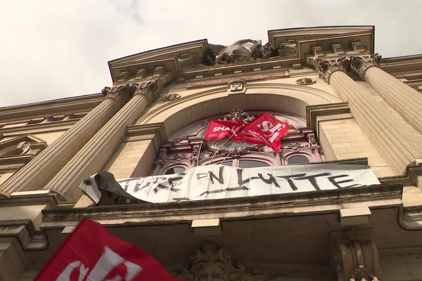 12 mars 2021. Des manifestants ont décidé d'occuper le théâtre de Tours, ils réclament la réouverture des lieux de culture. 