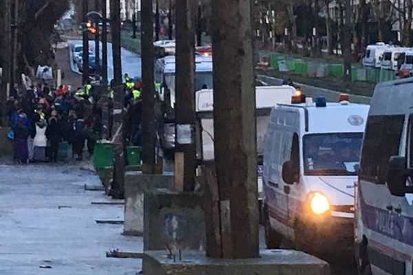 L'évacuation d'un campement illicite, à Paris, Porte des Poissonniers, le 28 novembre 2017.