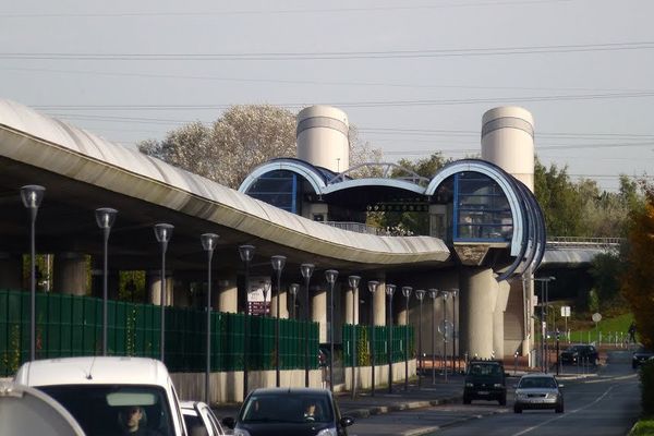 L'accident a eu lieu au niveau de la station métro "Les prés" à Villeneuve d'Ascq.