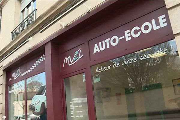 A Verdun (Meuse), depuis 2017, cette auto-école participe à l'opération "Des heures de bénévolat contre un permis de conduire presque gratuit".