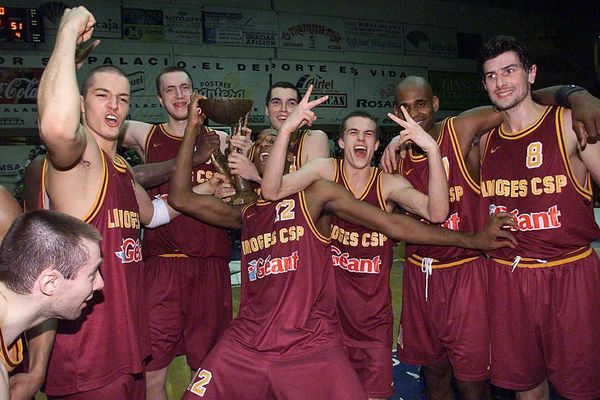 Le CSP, le 29 mars 2000, remporte la Coupe Korac à l'issue du match retour à Malaga.