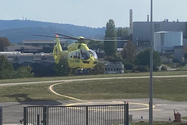 L'un des deux victimes, gravement blessé, a été pris en charge par l'hélicoptère Héli 25 du SAMU de Besançon (Doubs)