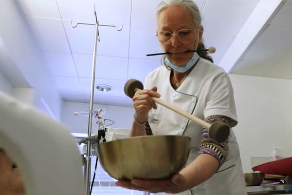 Que ce soit pour les malades ou les seniors, Jeanne Lecuyer utilise la même technique