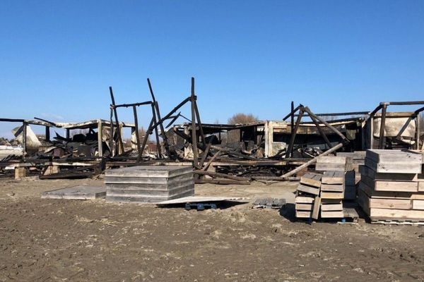 Agde (Hérault) - un restaurant de plage détruit par un incendie - 21 mars 2018.