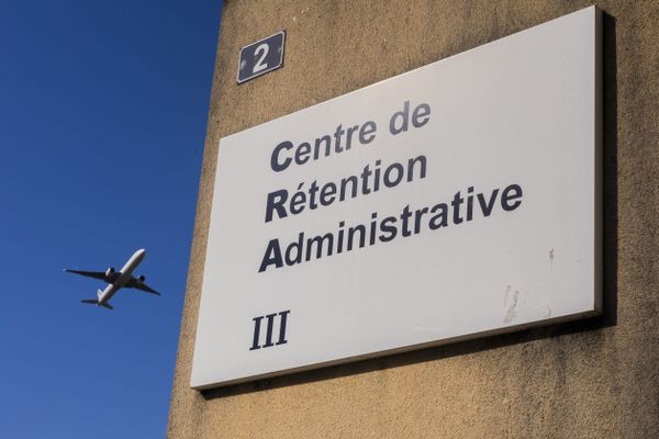 Plus de dix préfectures sont nominées pour des pratiques abusives voire illégales lors de la rétention et l'expulsion des étrangers.