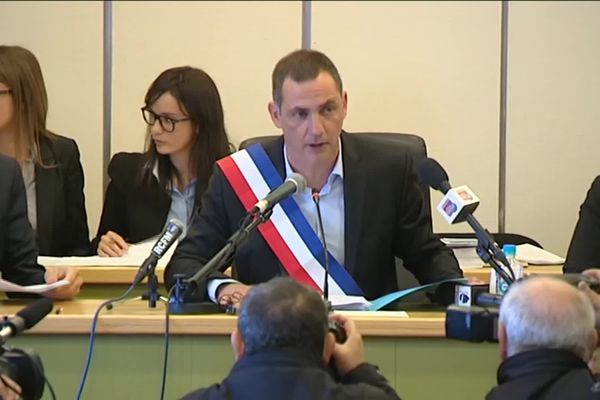 Le 5 avril 2014, Gilles Simeoni ceint l'écharpe tricolore et devient officiellement le premier maire nationaliste d'une grande commune.