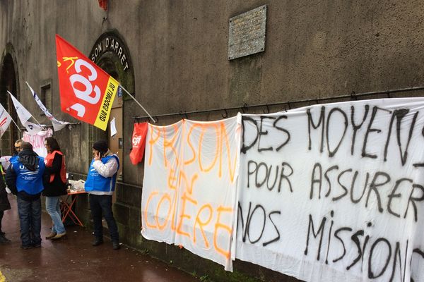 Manifestation devant la maison d'arrêt de Limoges ce mardi 16 janvier. 