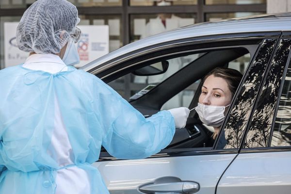 Test covid 19 : prélèvement auprès des professionnels de santé dans leurs véhicules