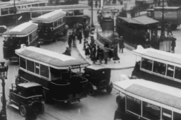 "Les bus de la honte", un documentaire de Jonathan Carlon