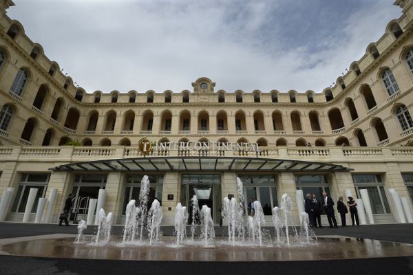 Des manifestants ont pénétré ce 1er mai dans le lobby de l'hôtel Intercontinental à Marseille et y ont cassé des pots de fleurs et dégradé des fauteuils.