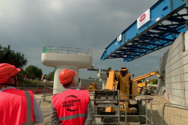 Le 12 août, le "lançage" du viaduc commence. Il progressera de 10 à 30 mètres par 24 heures. C'est une pièce maitresse du raccordement de la Sud III au pont Flaubert à Rouen