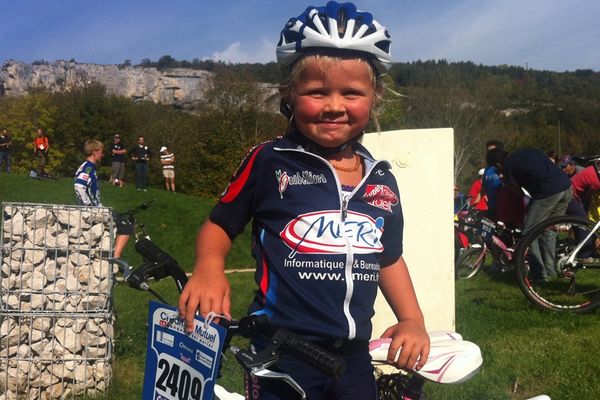 Gabrielle, 5 ans et déjà championne de VTT