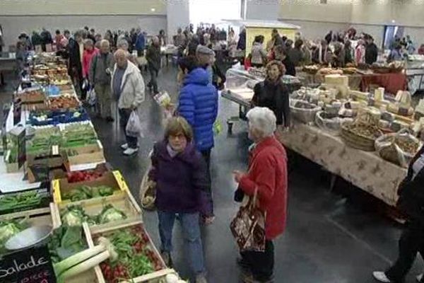 Ce samedi, les Mendois ont pu profiter pour la première fois d'un marché couvert - 7 novembre 2015