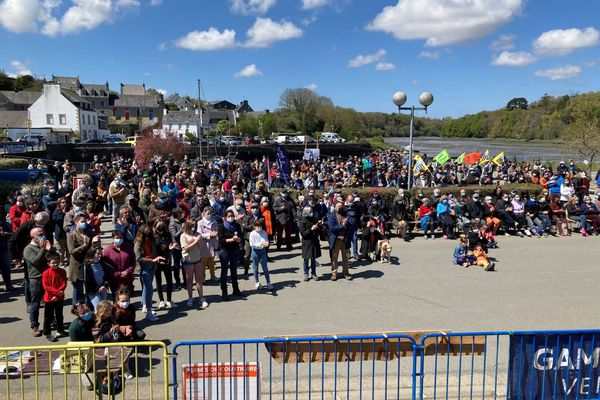 Rassemblement sur le port de Taulé, au bord de la Penzé, polluée le 2 avril dernier